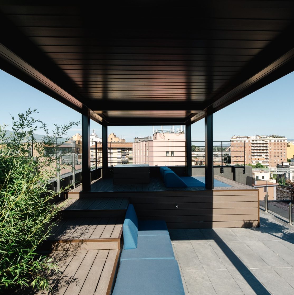 Pergola ar atveramu jumtu