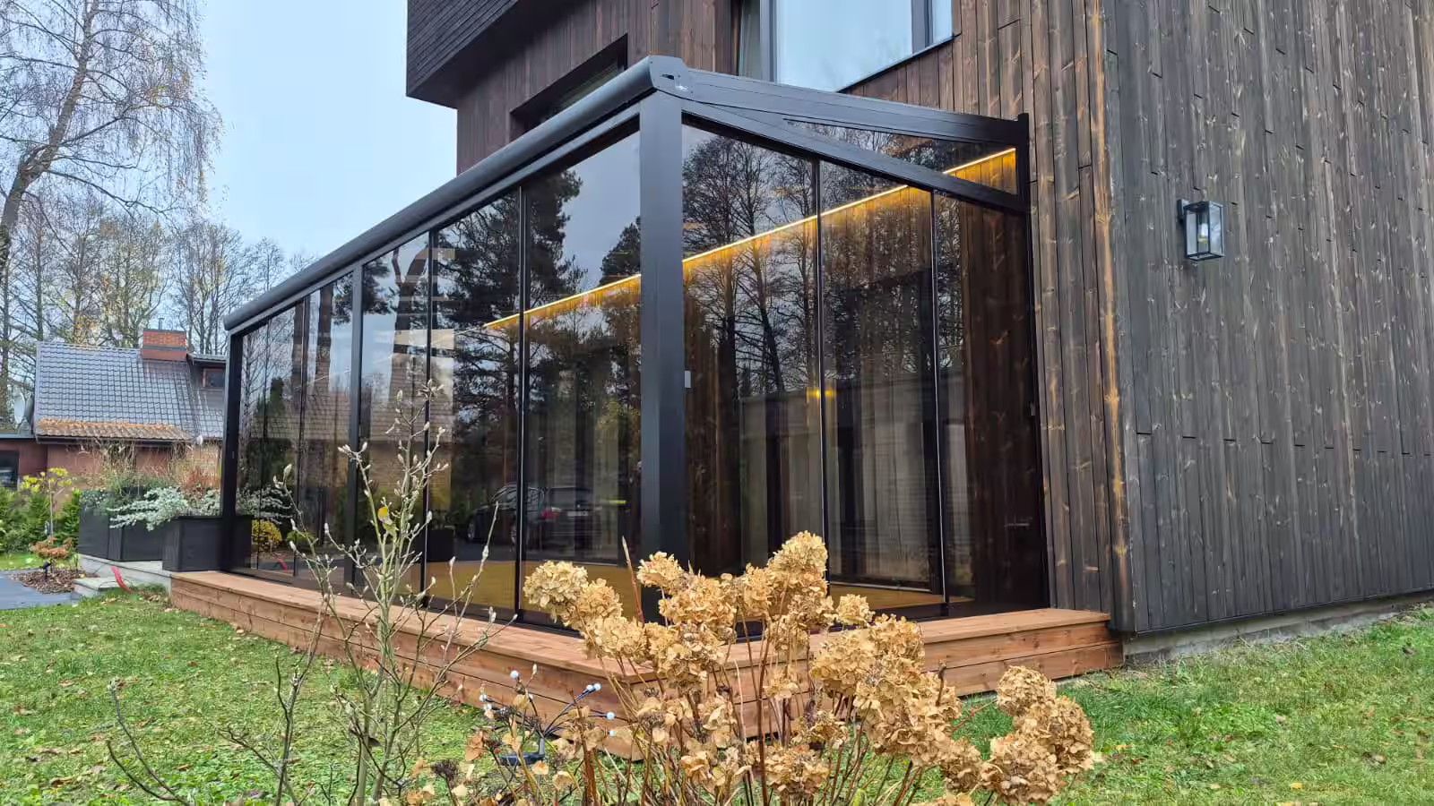 Saulkrasti — alumīnija nojume